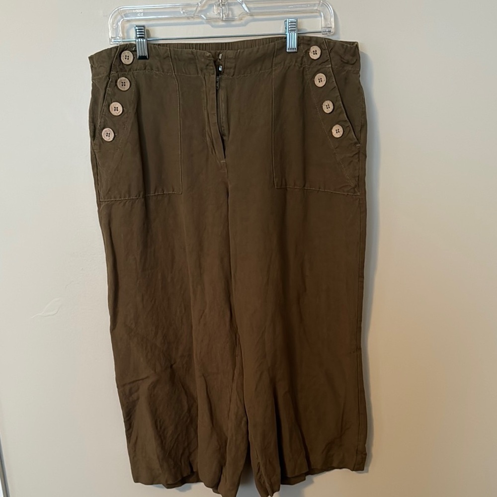 Melanie Lyne l Forest Green Cropped Wide-Leg Button Detail Pants